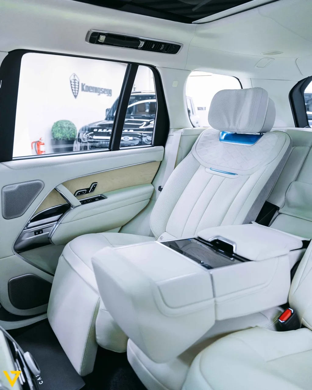 2024 Range Rover Vogue SV interior, seats