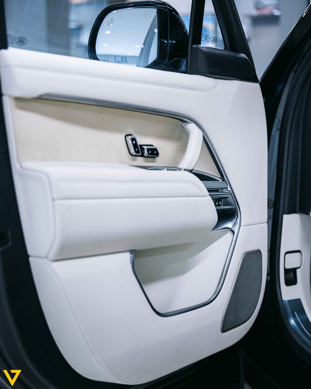 2024 Range Rover Vogue SV, 6/11