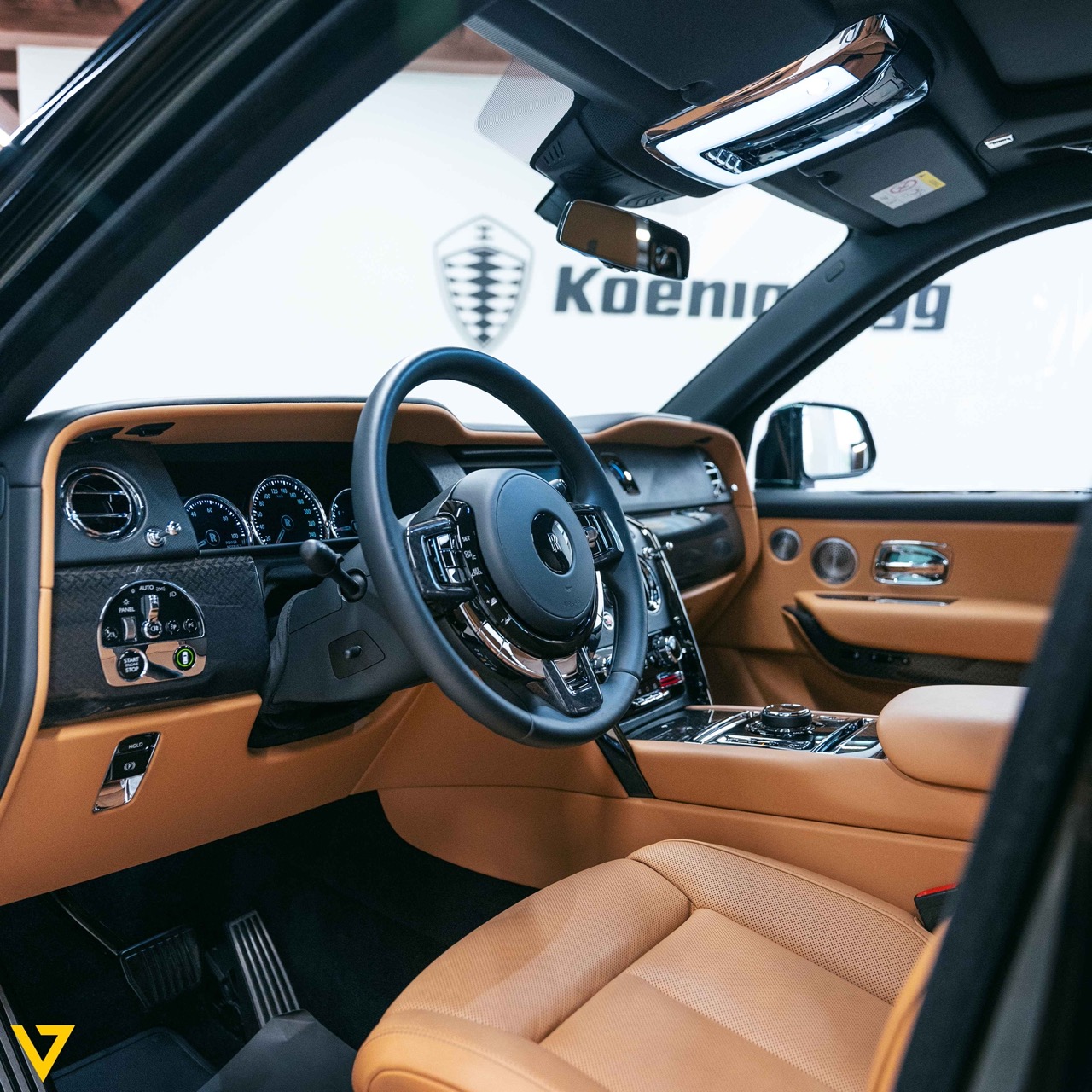 2022 Rolls-Royce Cullinan Black Badge, 2/11