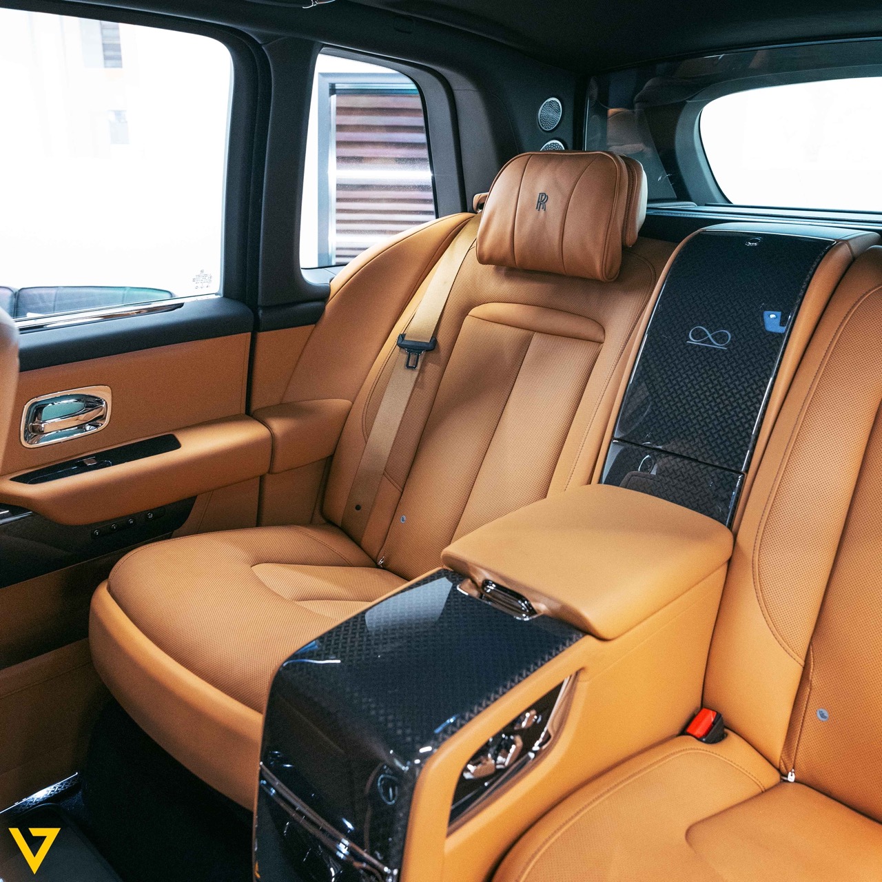 2022 Rolls-Royce Cullinan Black Badge, 4/11