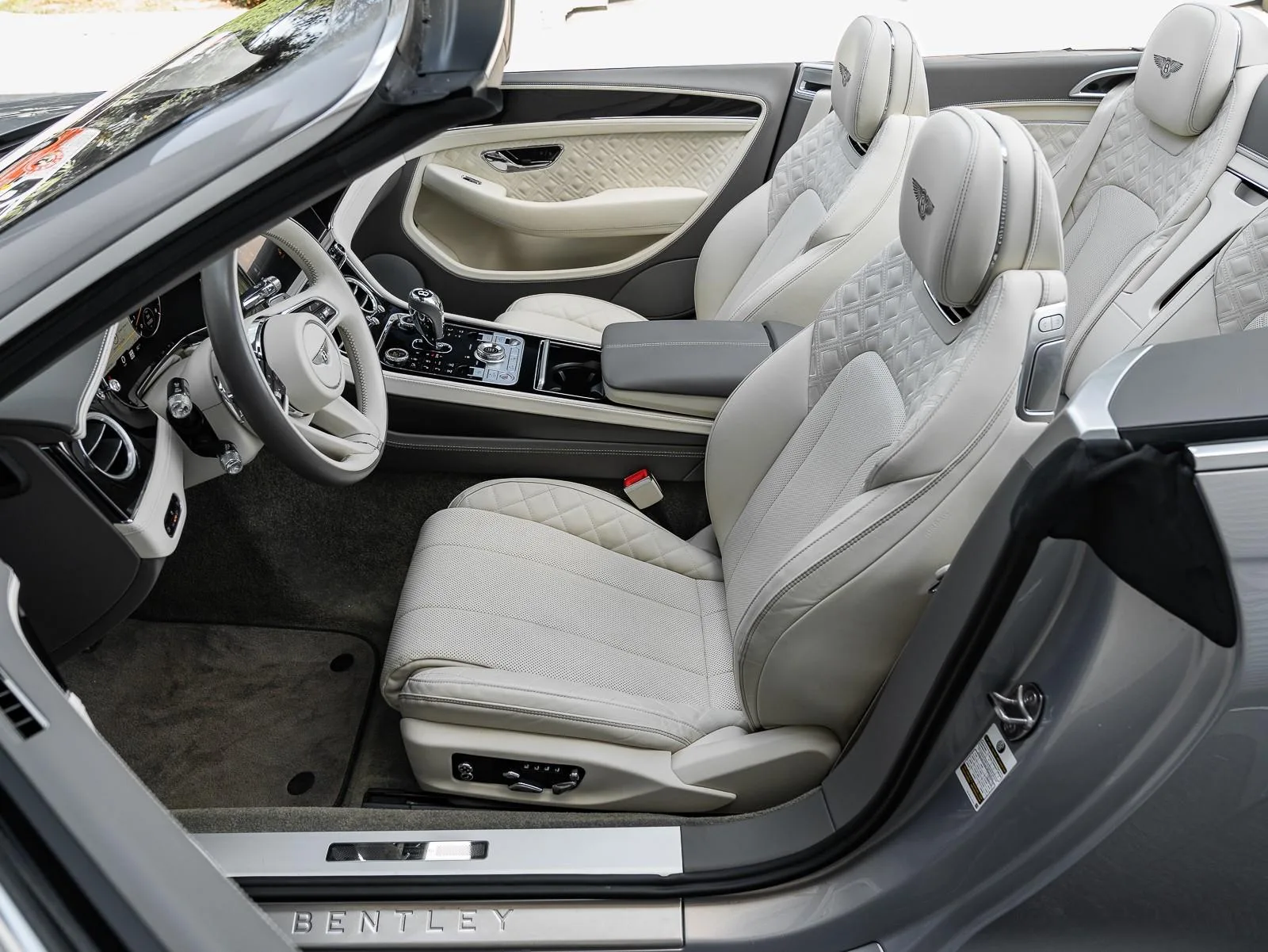 2022 Bentley Continental GT V8 interior, seats