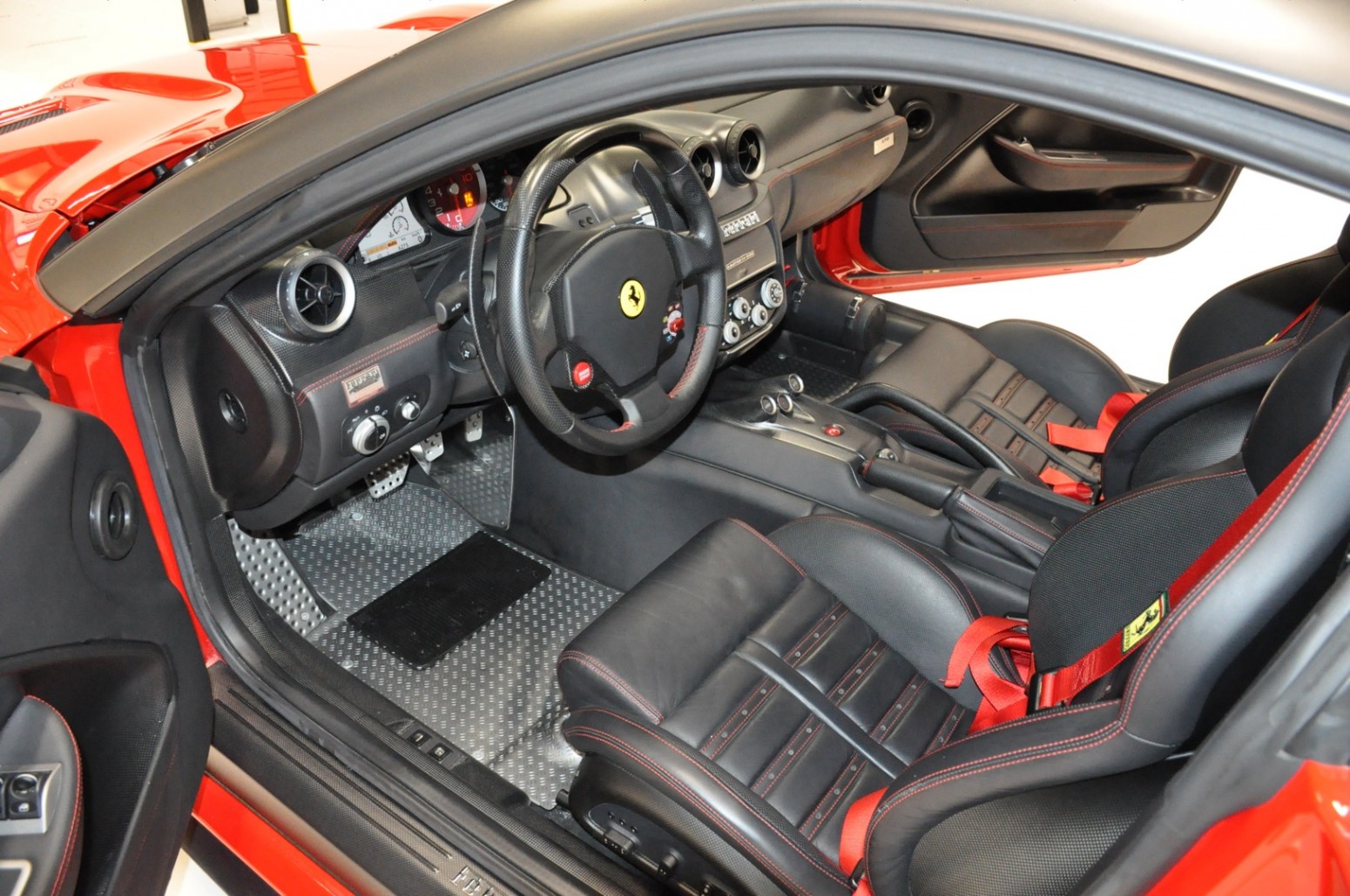 2010 Ferrari 599 GTO in 322 Rosso Corsa, 3/20