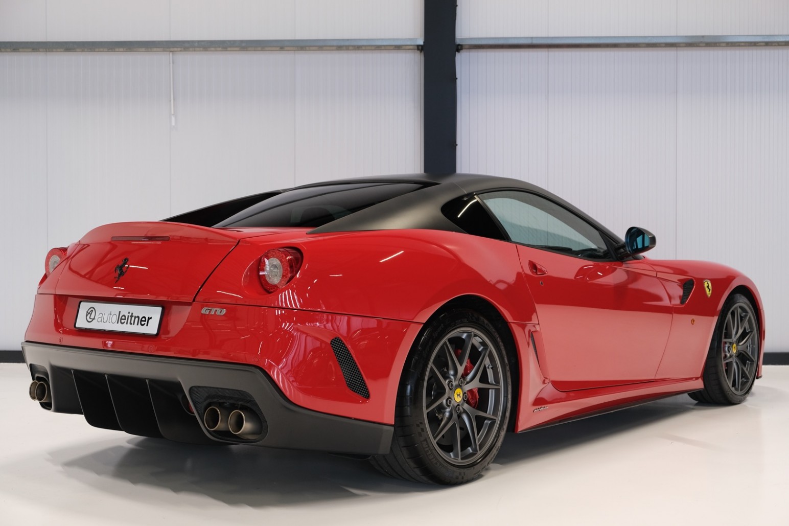 2010 Ferrari 599 GTO in 322 Rosso Corsa, 17/20