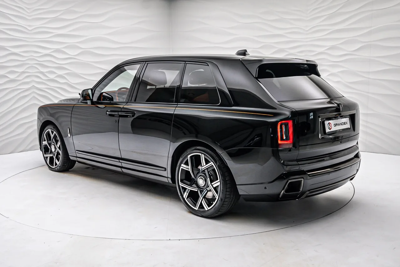 2024 Rolls-Royce Cullinan Black Badge Facelift, rear three-quarter view