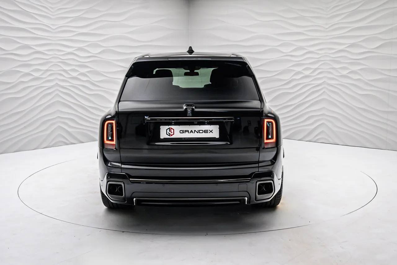 2024 Rolls-Royce Cullinan Black Badge Facelift, rear three-quarter view