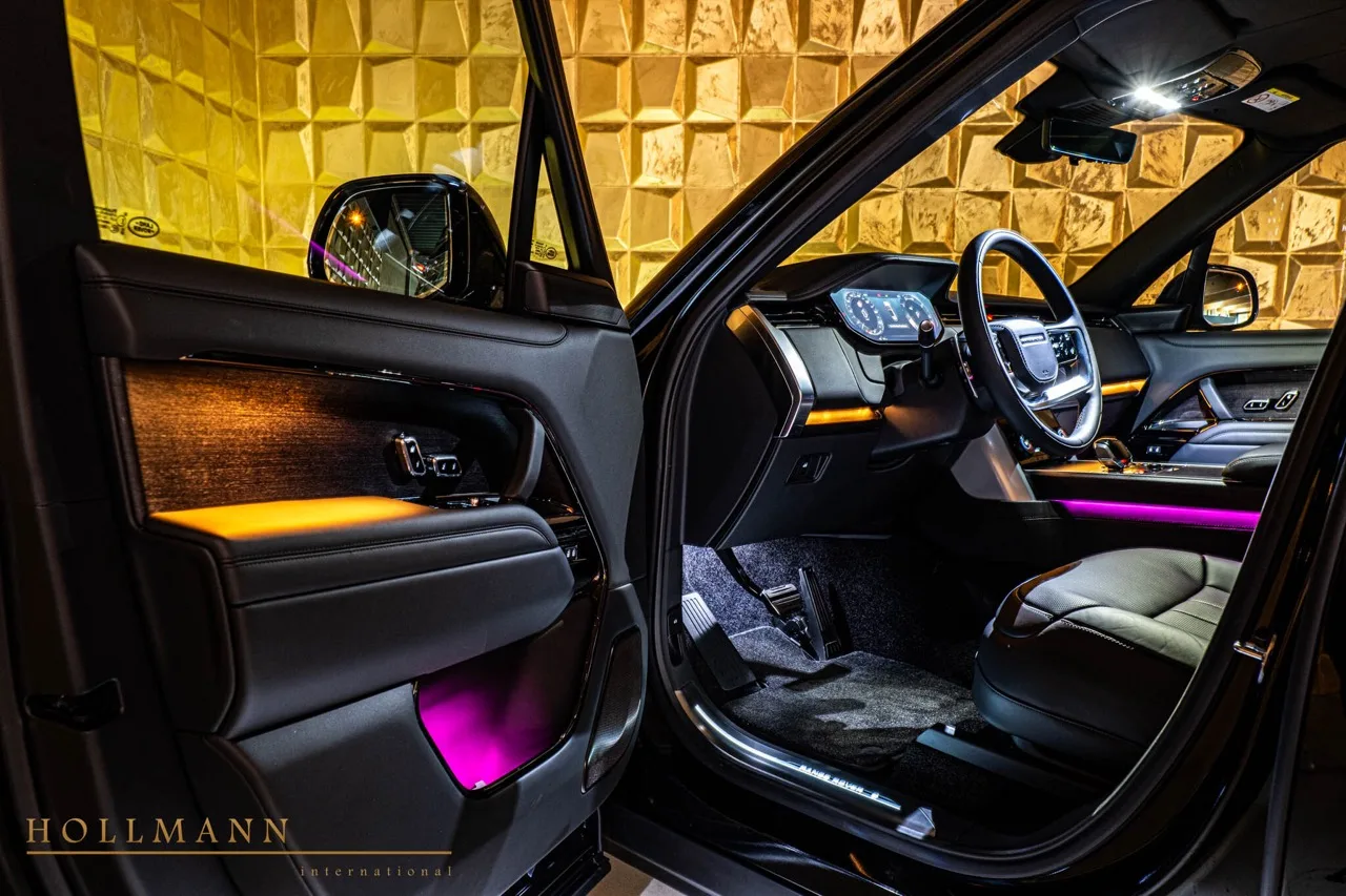 2024 Range Rover P530 SV interior, Leather Ebony