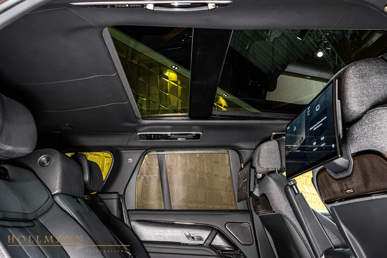 2024 Range Rover P530 SV interior, door panel, Leather Ebony