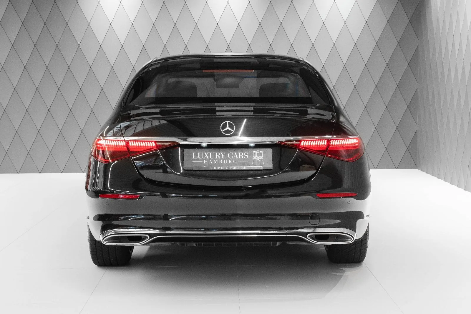 2024 Mercedes-Benz S 680 GUARD 4MATIC, rear three-quarter view, Obsidian Black