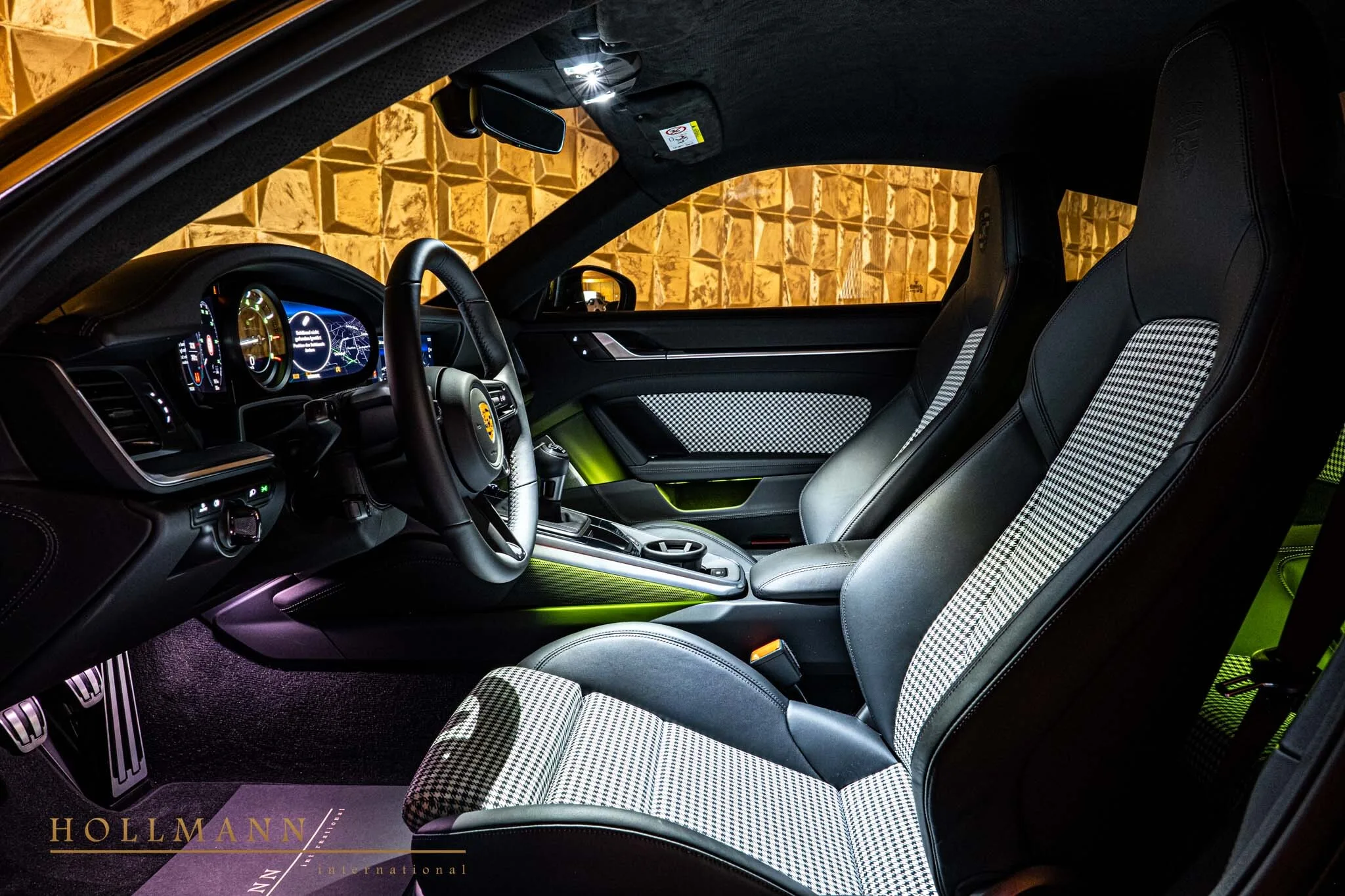 2024 Porsche 911 Sport Classic interior, Leather Black + Pepita