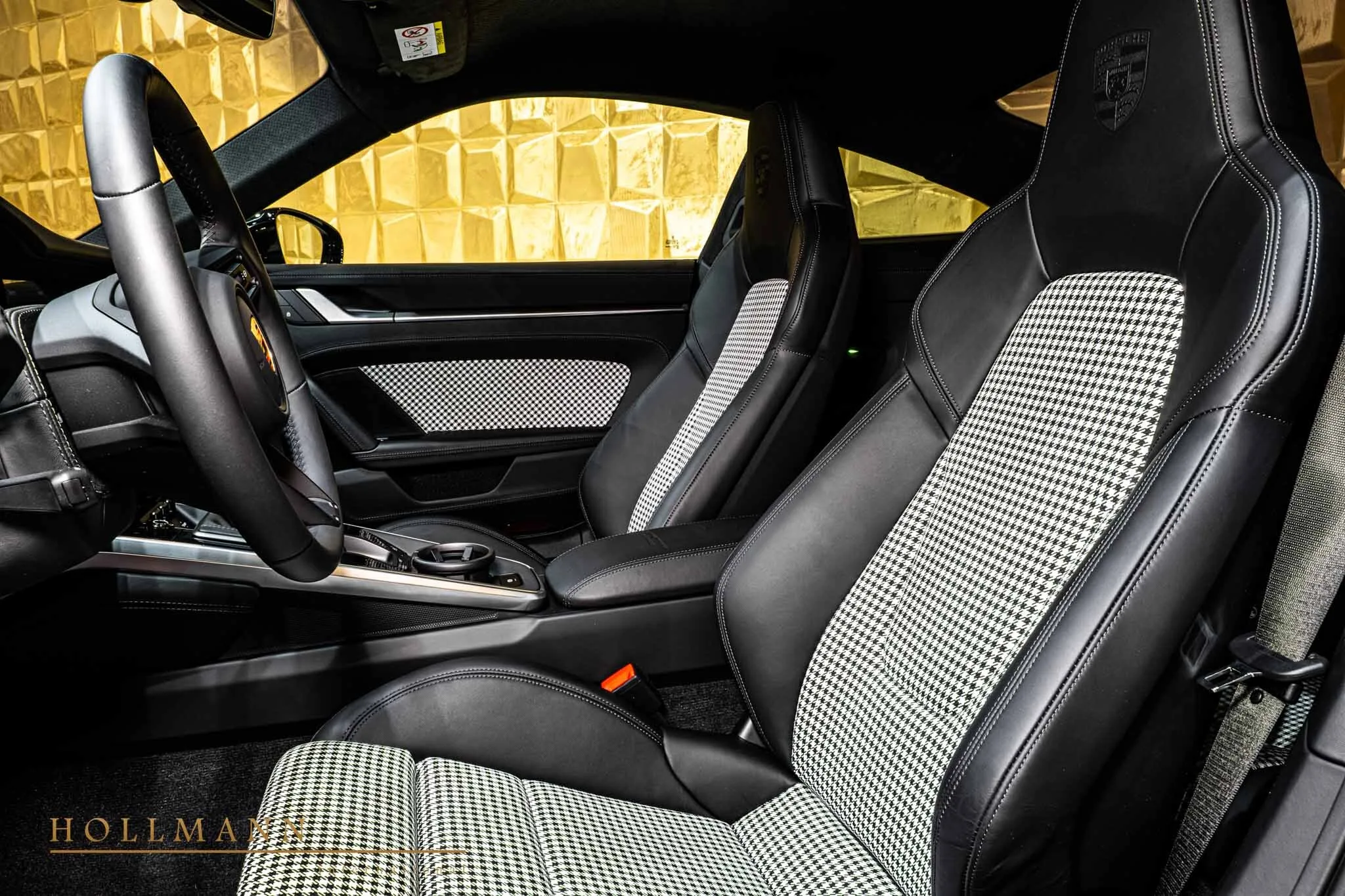 2024 Porsche 911 Sport Classic interior, seats, Leather Black + Pepita