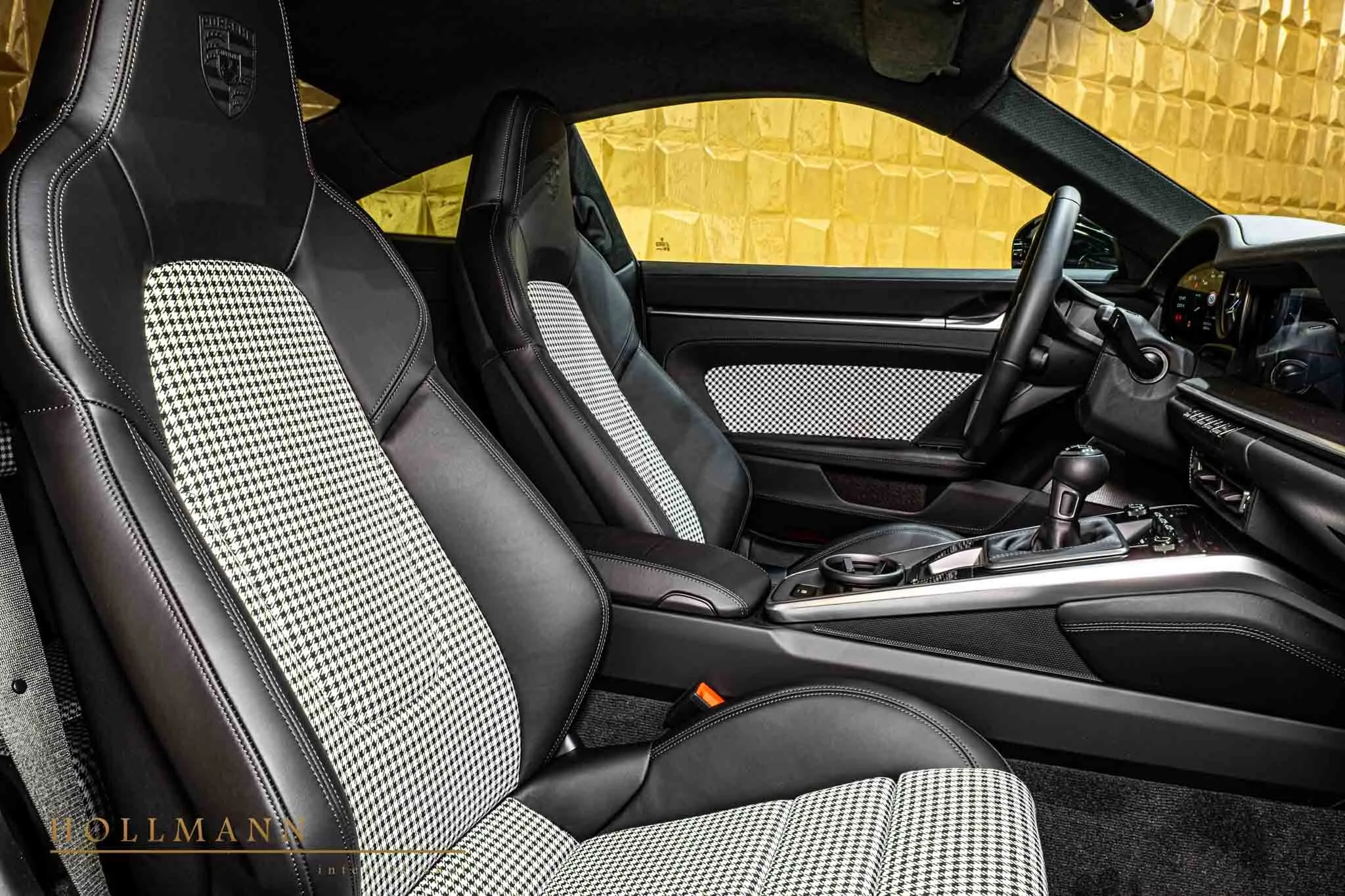 2024 Porsche 911 Sport Classic interior, seats, Leather Black + Pepita