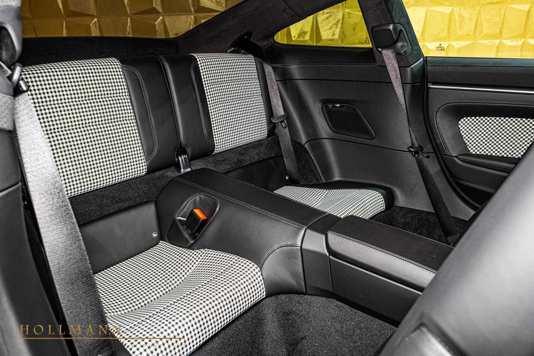 2024 Porsche 911 Sport Classic interior, seats, Leather Black + Pepita
