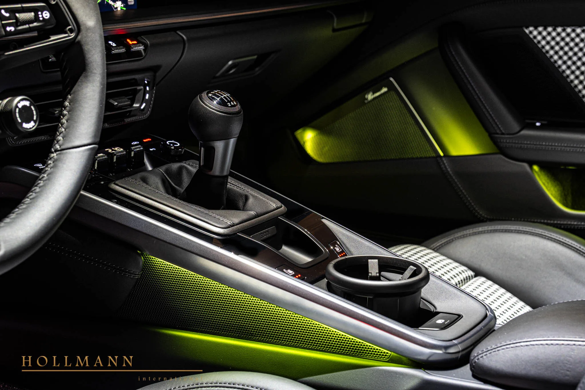 2024 Porsche 911 Sport Classic interior, center console, Leather Black + Pepita