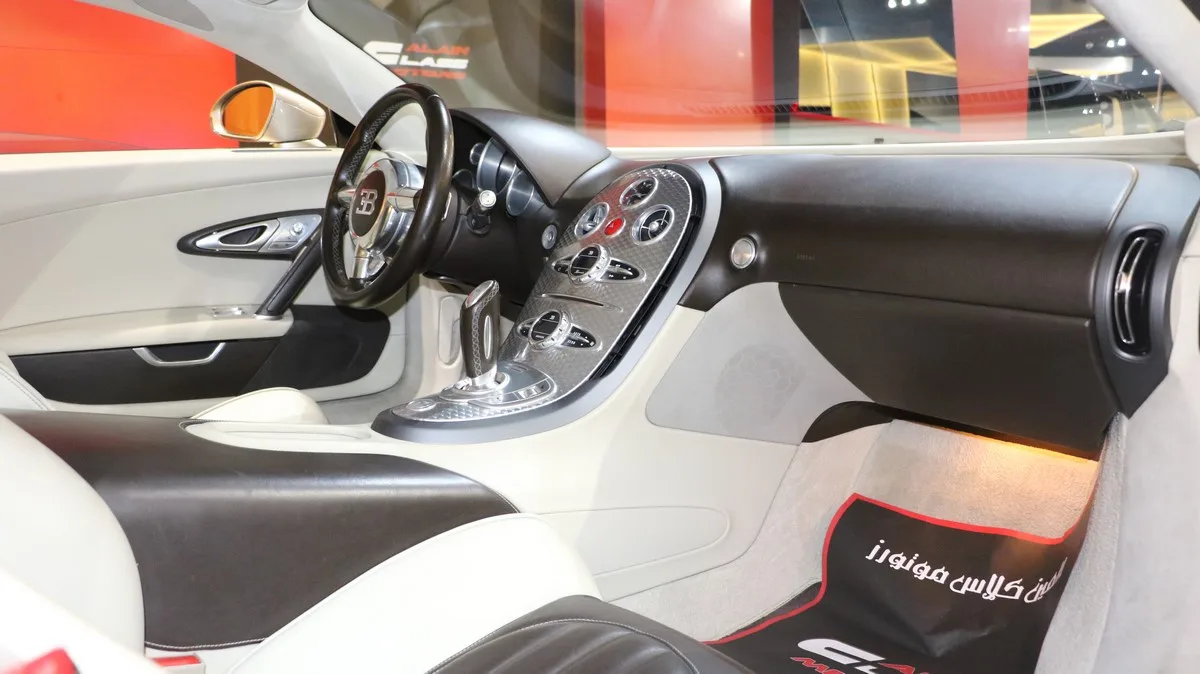 2008 Bugatti Veyron interior, Brown