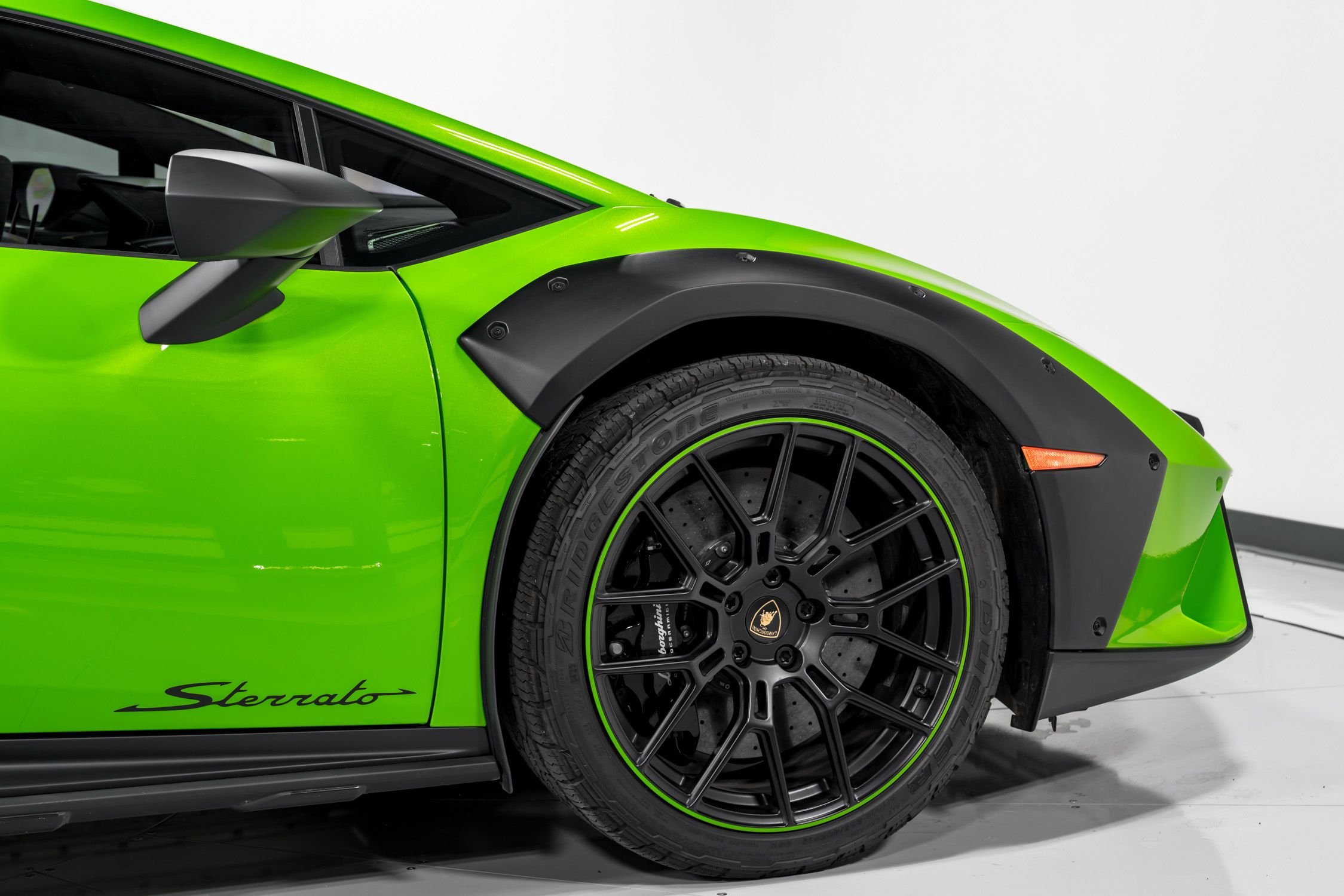 2023 Lamborghini Huracan Sterrato, 18/19