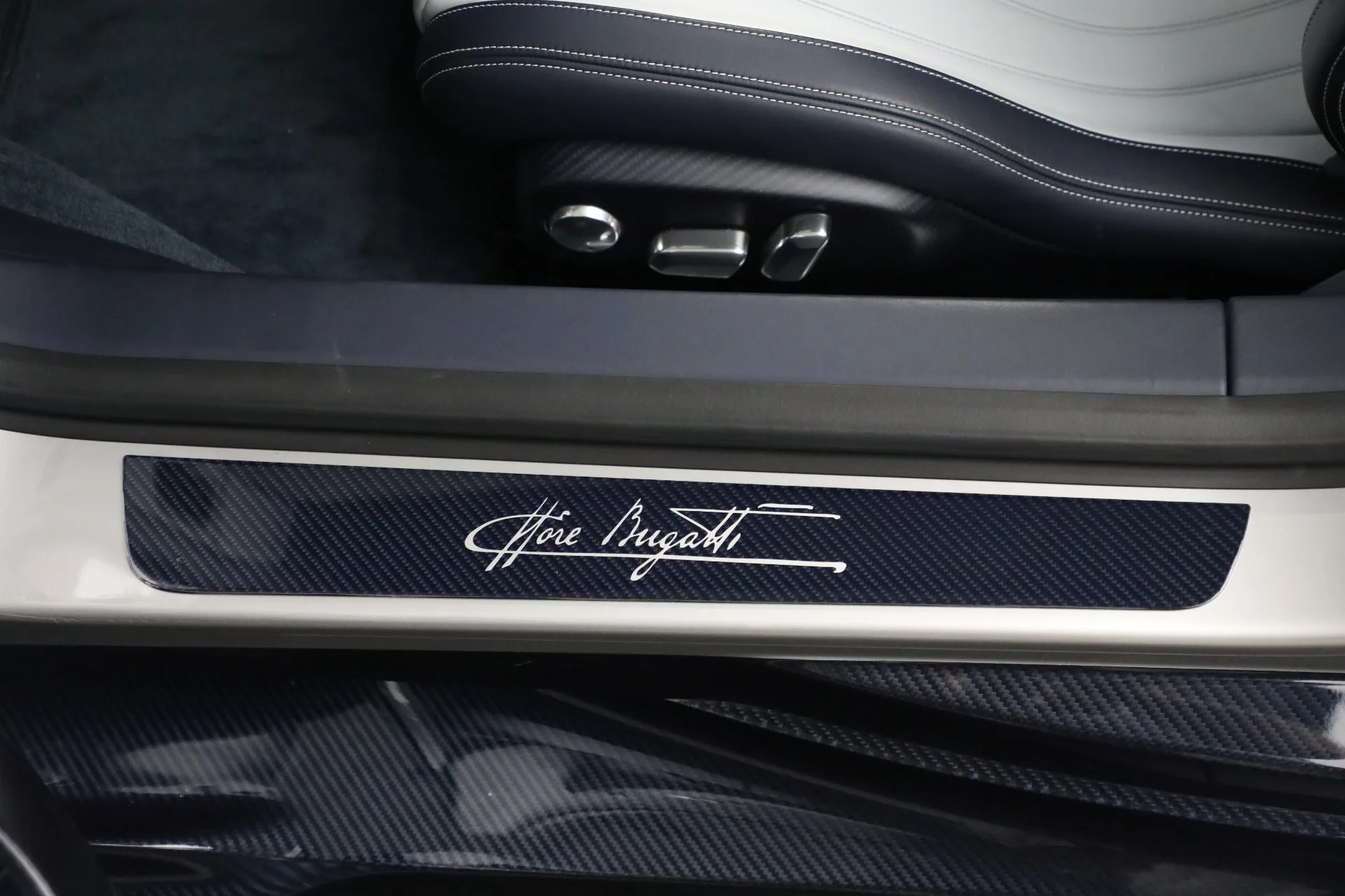 2020 Bugatti Chiron Sport interior, door sill, Argent & Blue Royal Carbon Fiber