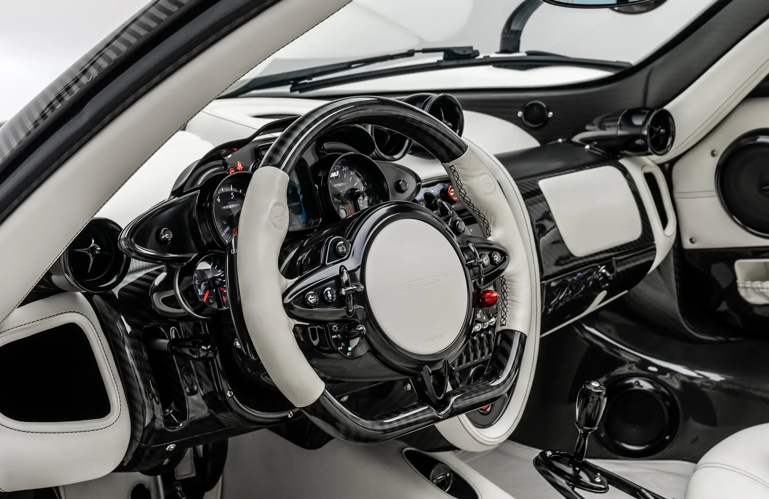2018 Pagani Huayra Roadster, 13/16