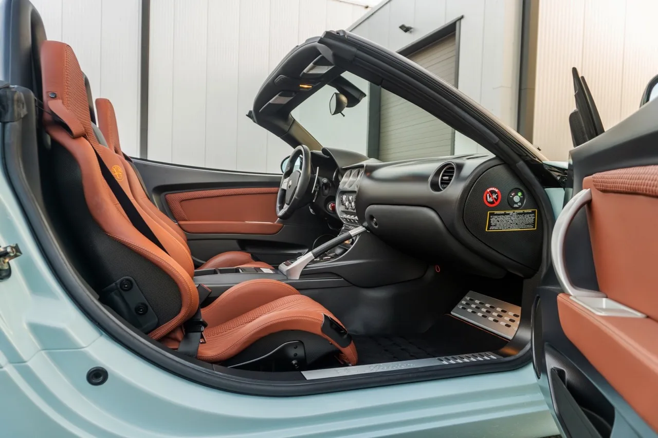 2013 Alfa Romeo 8C Spider interior, Terra Di Siena