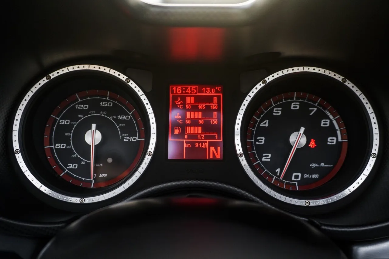 2013 Alfa Romeo 8C Spider interior, Terra Di Siena