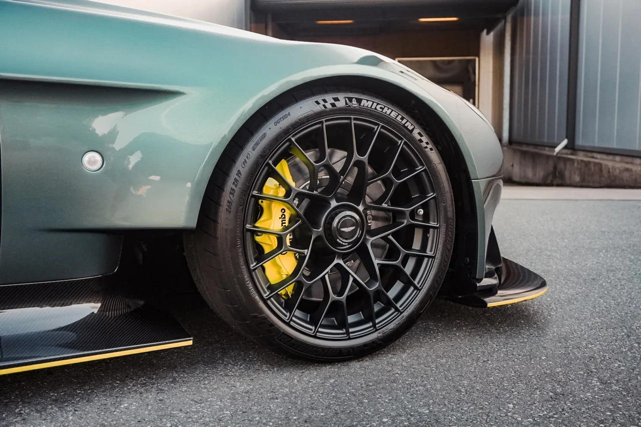 2017 Aston Martin Vantage AMR Pro wheel