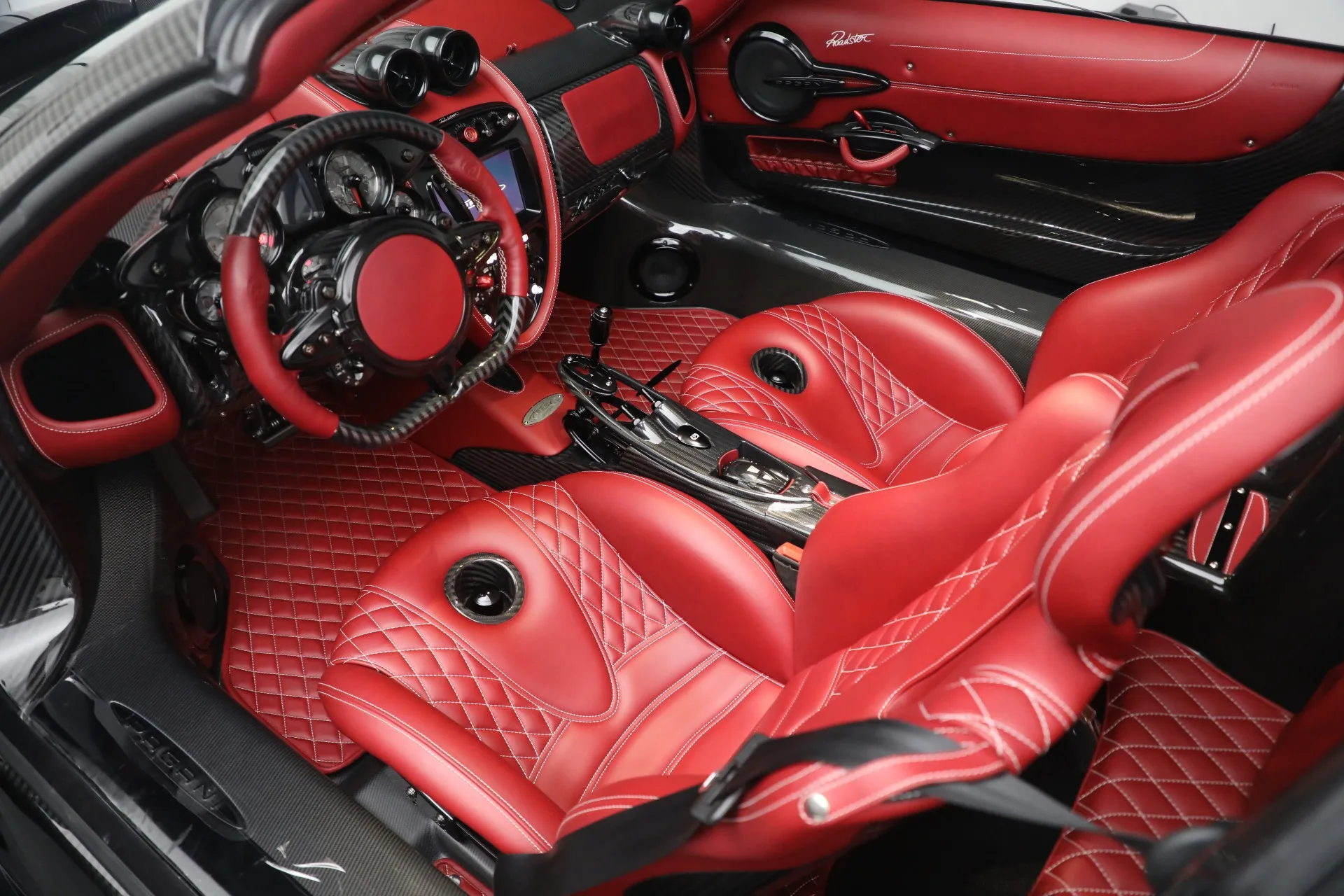 2017 Pagani Huayra Roadster interior, seats, Rojo