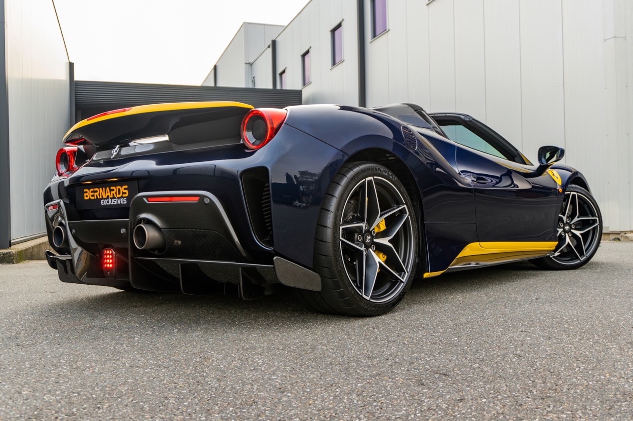 2020 Ferrari 488 Pista Spider, 2/19