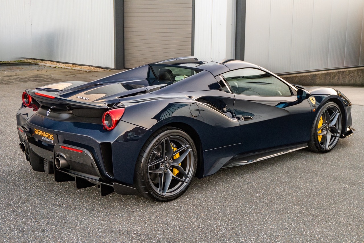 2020 Ferrari 488 Pista Spider, 18/20