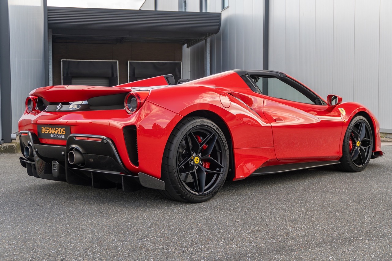 2020 Ferrari 488 Pista Spider, 2/19
