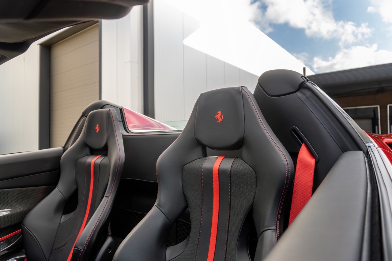 2020 Ferrari 488 Pista Spider, 17/19