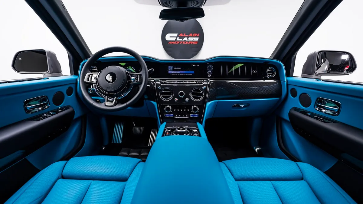 2024 Rolls-Royce Cullinan Black Badge interior, Blue