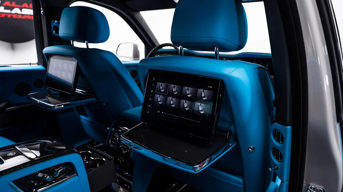 2024 Rolls-Royce Cullinan Black Badge interior, Blue