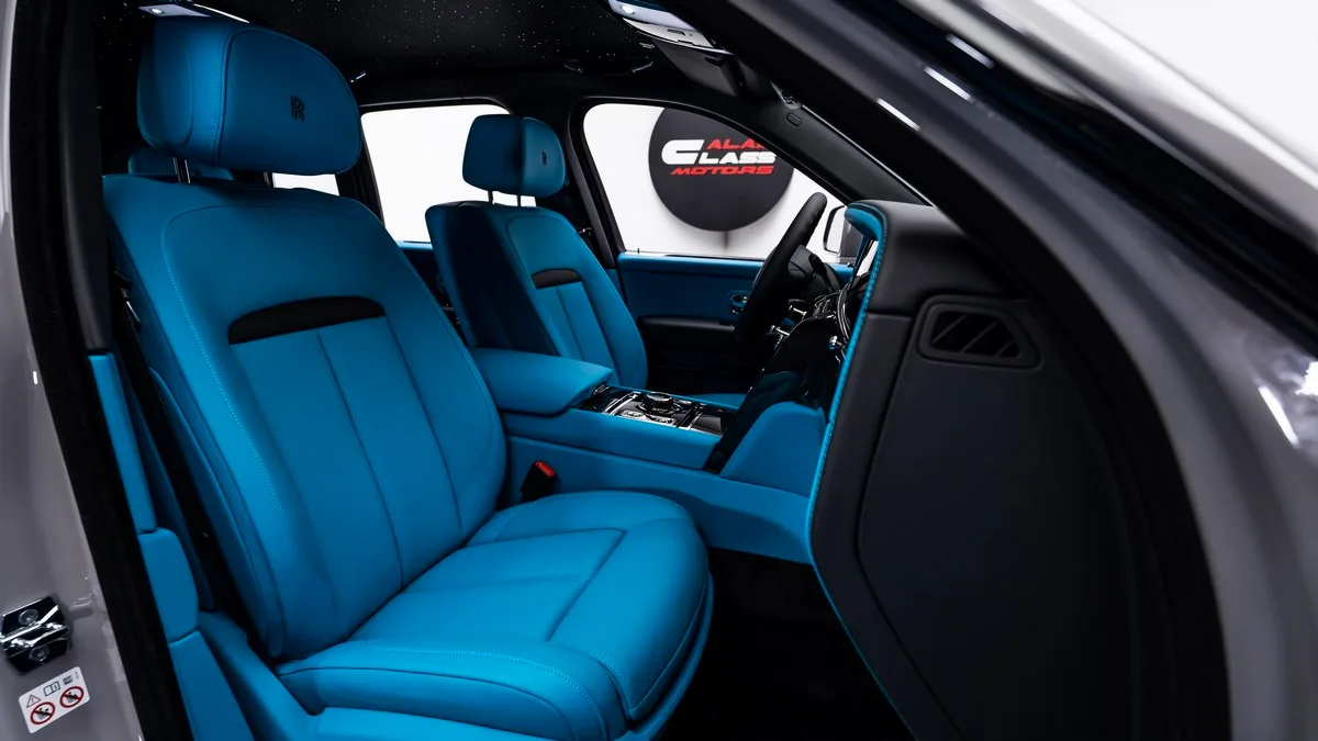 2024 Rolls-Royce Cullinan Black Badge interior, seats, Blue