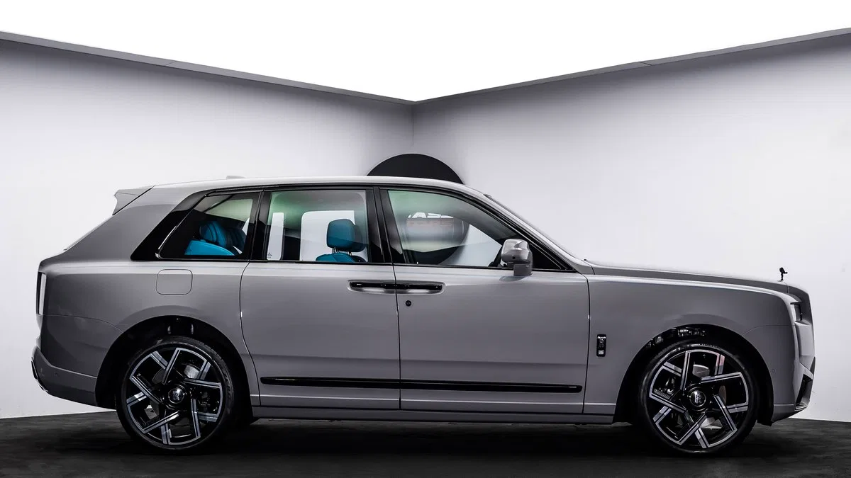 2024 Rolls-Royce Cullinan Black Badge, side profile, Grey