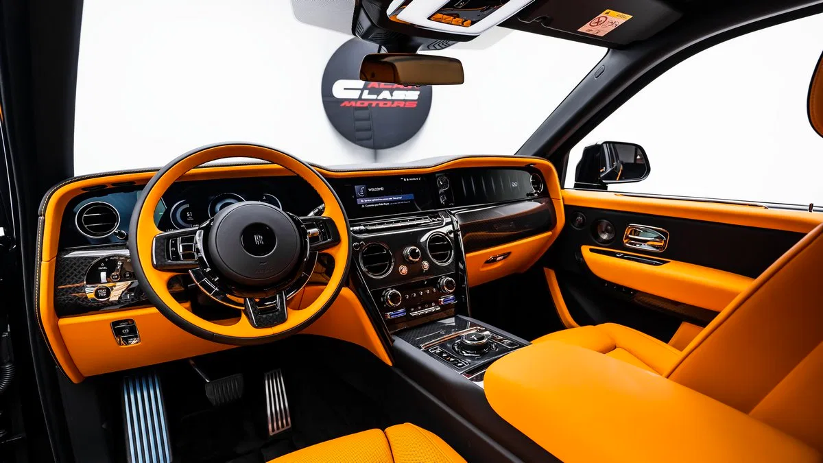 2024 Rolls-Royce Cullinan Black Badge interior, Mandarin | Black