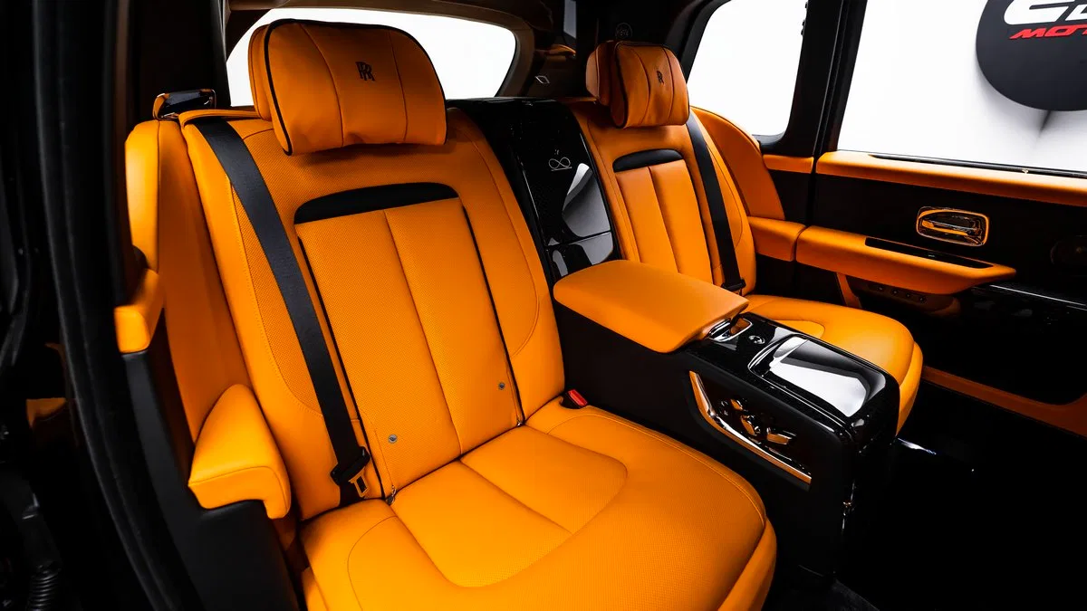 2024 Rolls-Royce Cullinan Black Badge interior, seats, Mandarin | Black