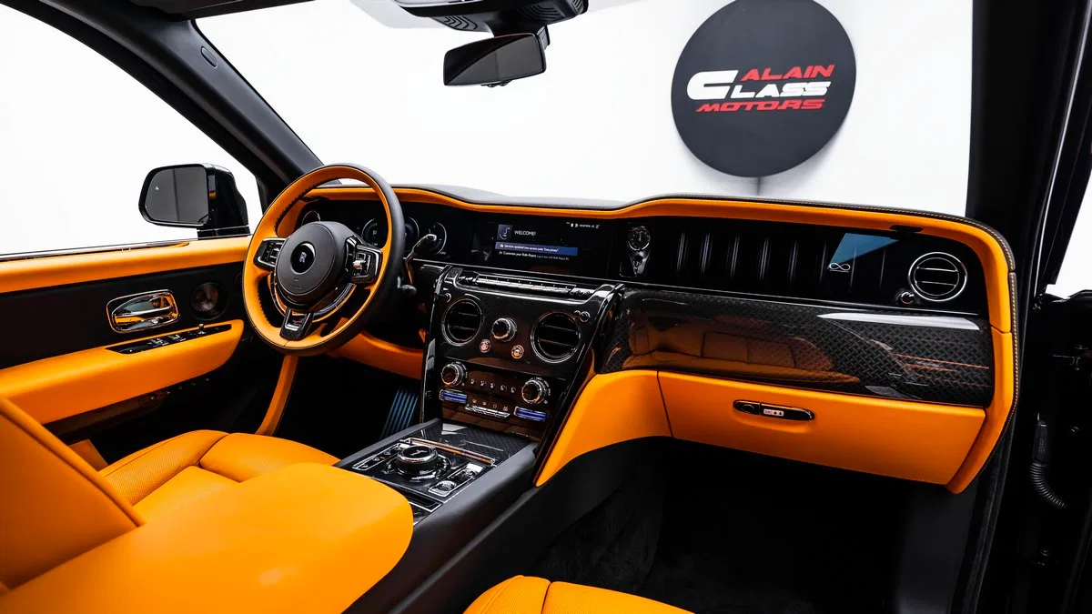 2024 Rolls-Royce Cullinan Black Badge interior, Mandarin | Black