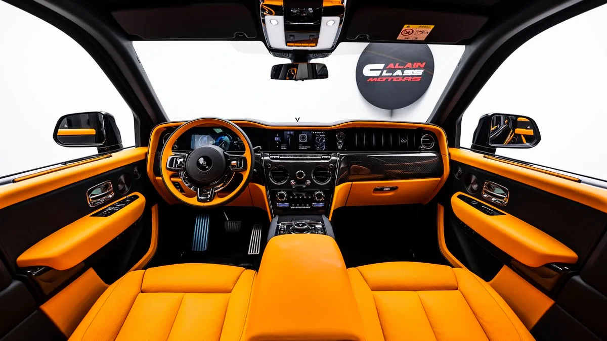 2024 Rolls-Royce Cullinan Black Badge interior, Mandarin | Black