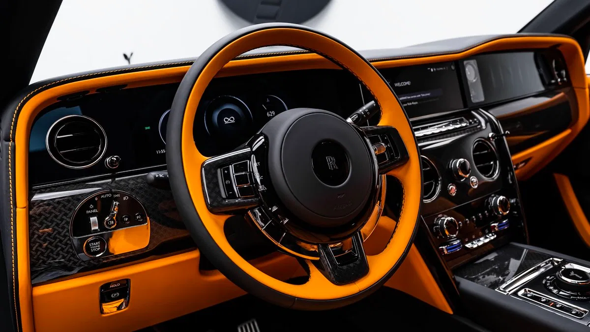 2024 Rolls-Royce Cullinan Black Badge interior, Mandarin | Black