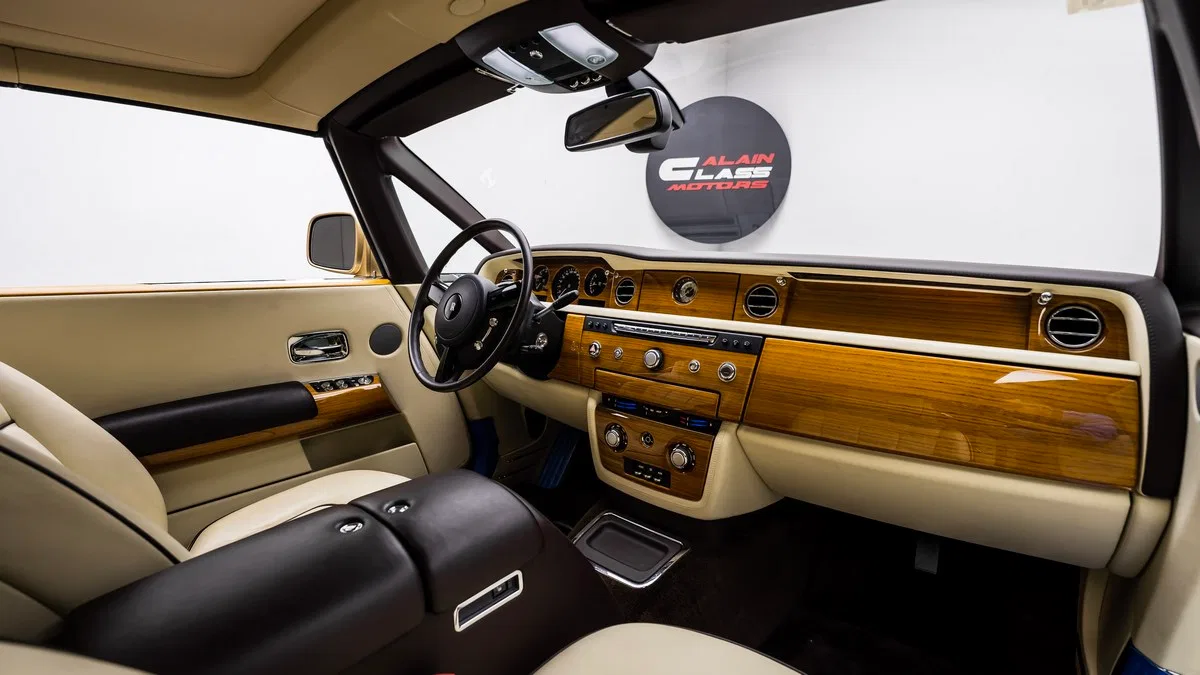 2016 Rolls-Royce Phantom Drophead interior, dashboard, Beige Brown