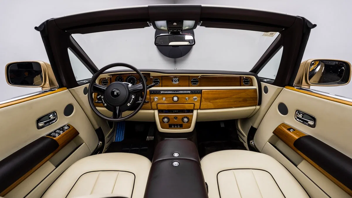 2016 Rolls-Royce Phantom Drophead interior, dashboard, Beige Brown