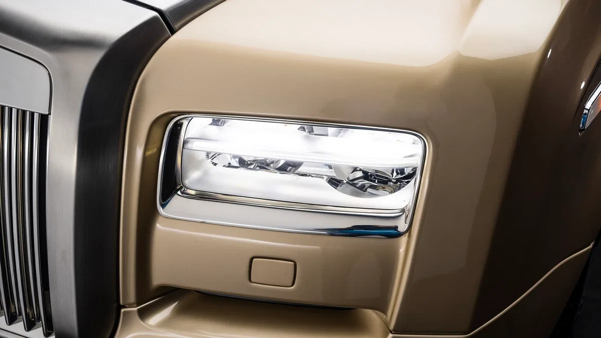 2016 Rolls-Royce Phantom Drophead interior, door panel, Beige Brown