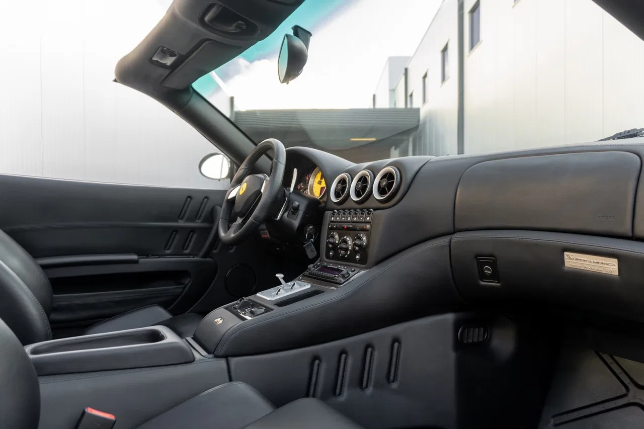 2006 Ferrari 575 Superamerica interior, dashboard, Black