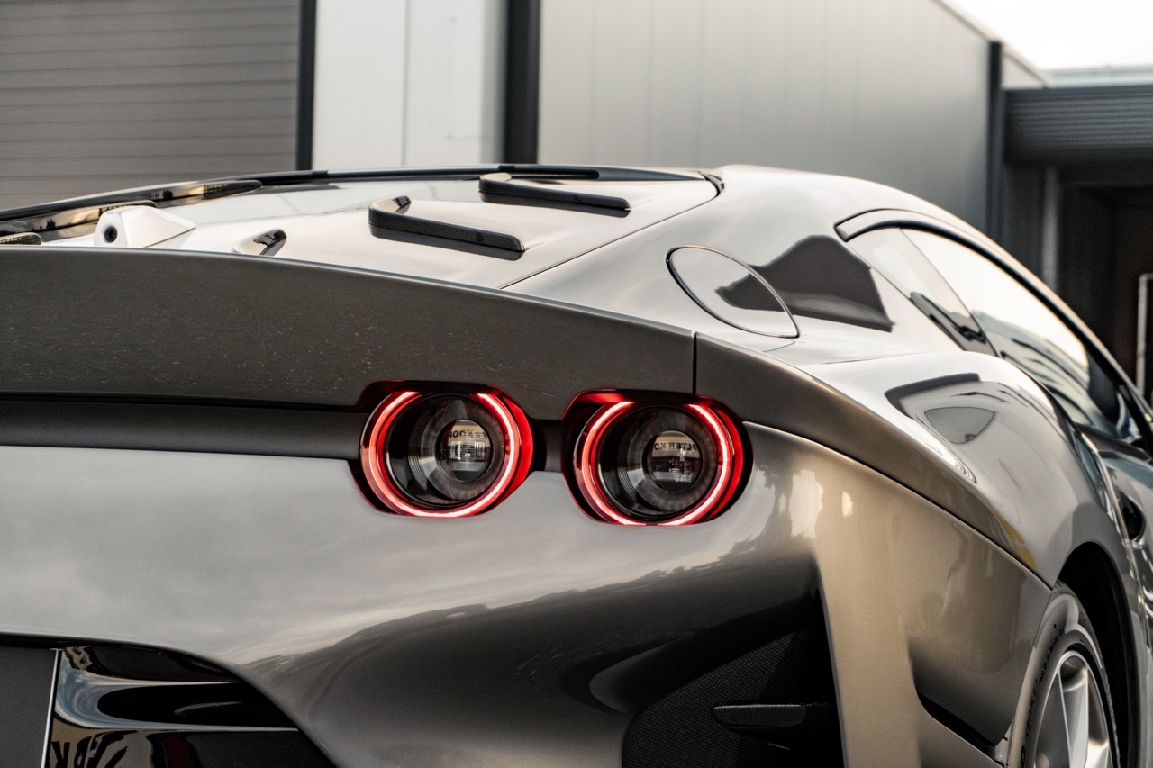2023 Ferrari 812 Competizione, 16/20