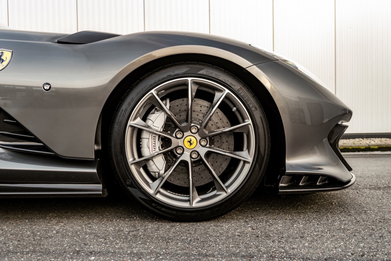 2023 Ferrari 812 Competizione, 17/20