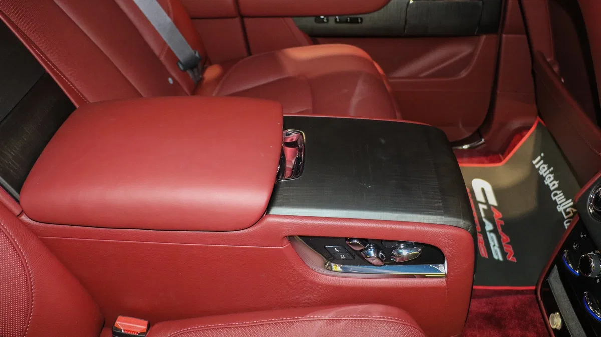 2019 Rolls Royce Cullinan interior, seats, Brown