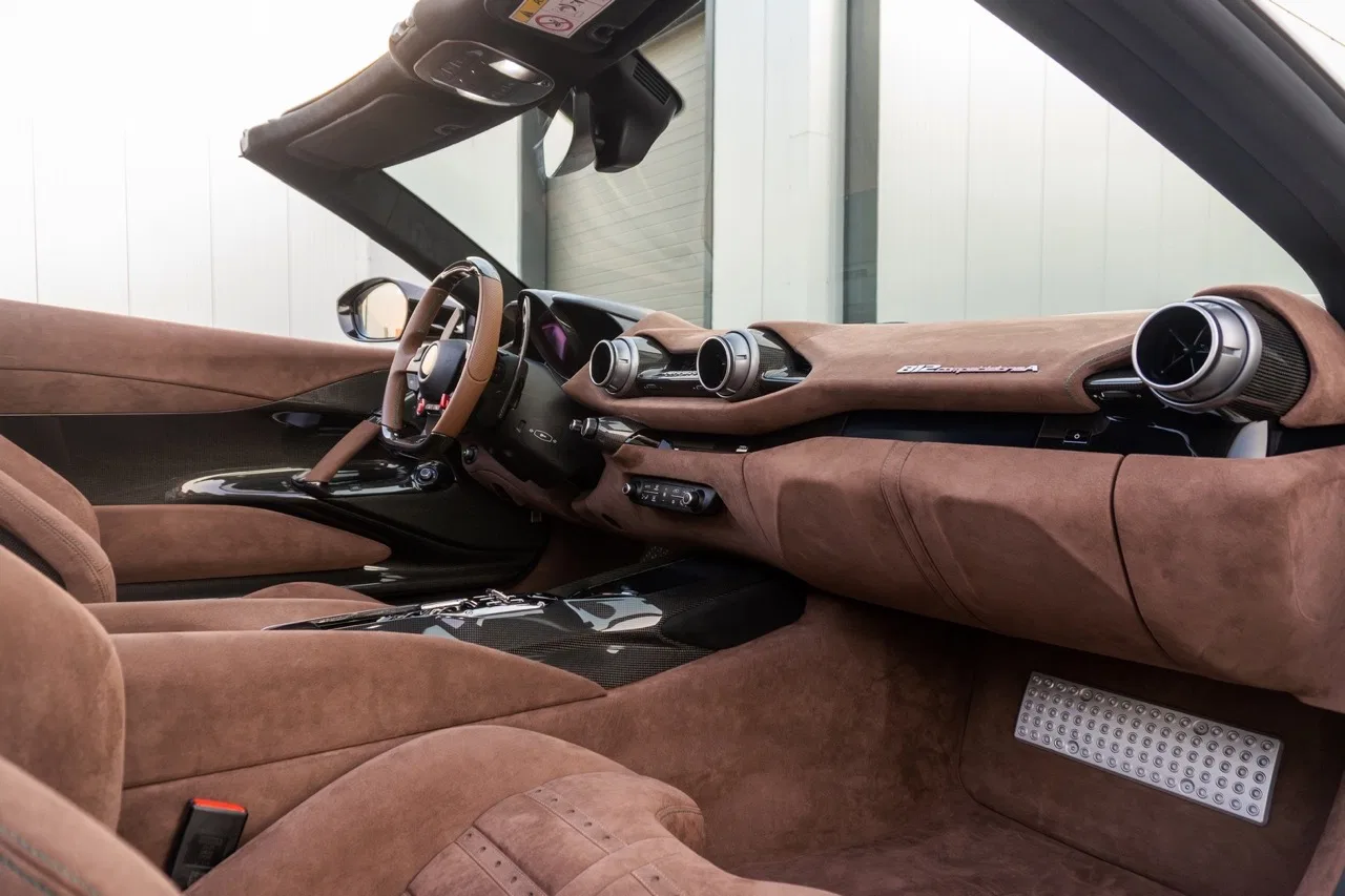2023 Ferrari 812 Competizione Aperta interior, Iroko Alcantara