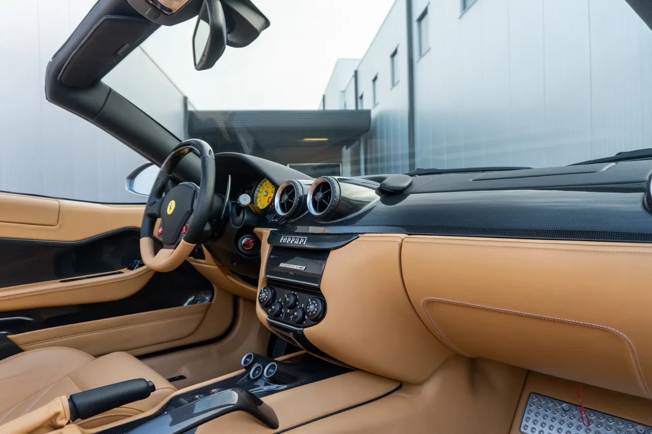 2011 Ferrari SA Aperta interior, dashboard, Beige Tradizione