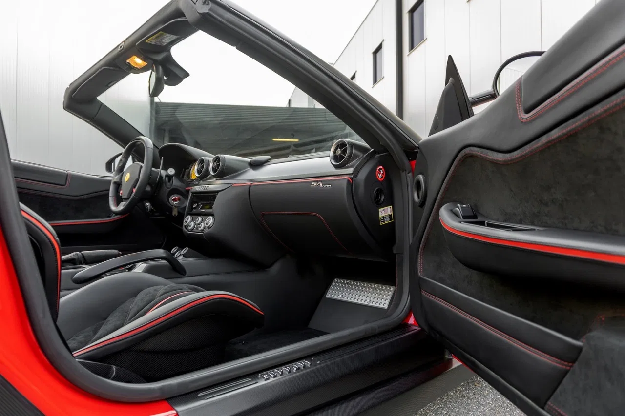 2011 Ferrari SA Aperta interior, Nero leather and Alcantara