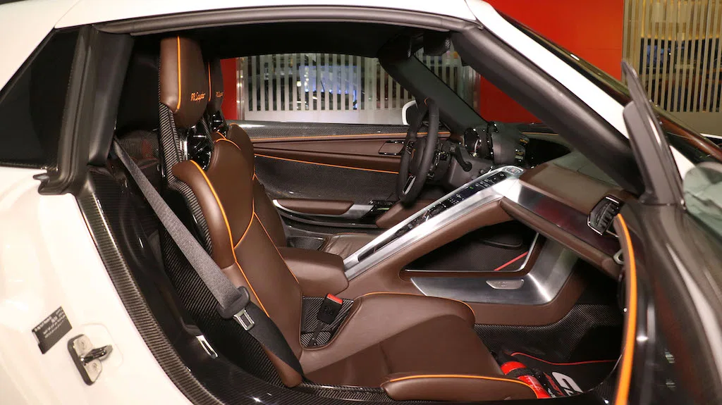 2015 Porsche 918 Spyder interior, seats, Brown