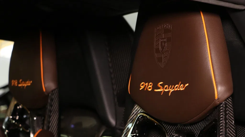 2015 Porsche 918 Spyder interior, Brown